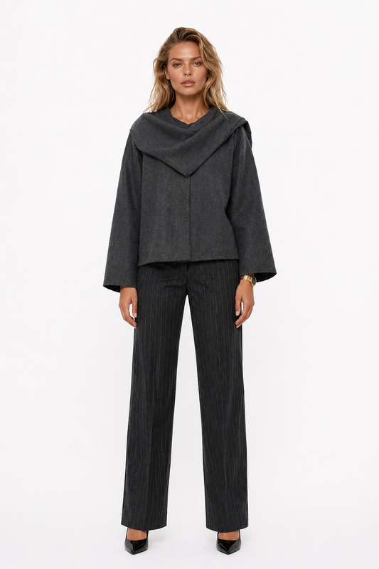 Casaco assimétrico com gola cachecol