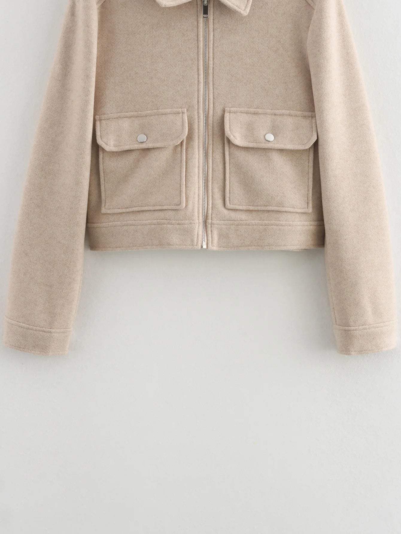 Jaqueta Feminina Elegance Zíper e Bolsos